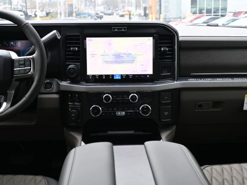 Used 2025 Ford F450 Platinum w/ Platinum Plus Package image 32