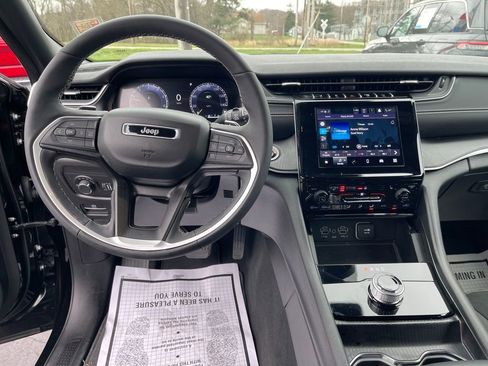 Used 2024 Jeep Grand Cherokee L Altitude image 12