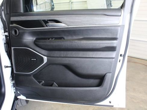 Used 2023 Jeep Wagoneer L Series III w/ Preferred Equipment Group AWD/4WD image 24