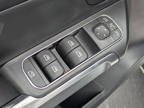 New 2025 Mercedes-Benz GLB 250 image 16