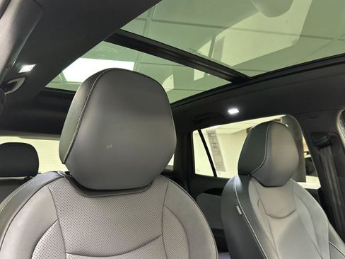 New 2026 Volkswagen Tiguan SE R-Line FWD image 16