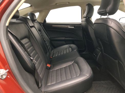 Used 2017 Ford Fusion SE w/ Fusion SE Technology Package image 19