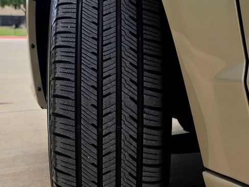 Used 2016 Chrysler Town & Country Limited FWD image 56
