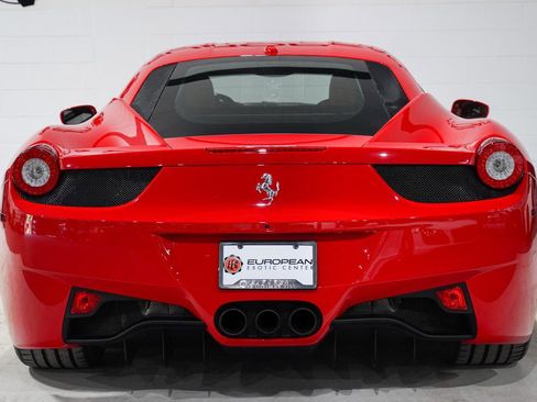 Used 2015 Ferrari 458 Italia image 3