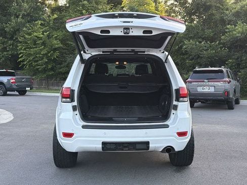 Used 2019 Jeep Grand Cherokee Altitude AWD/4WD image 14