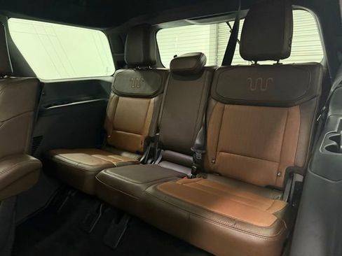 Used 2025 Ford Expedition King Ranch image 17