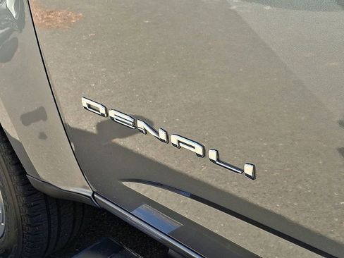Used 2022 GMC Canyon Denali image 31