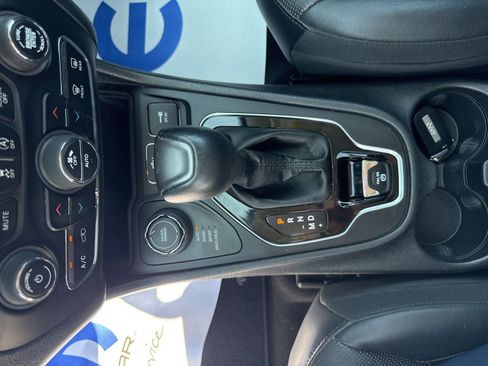 Used 2019 Jeep Cherokee Limited AWD/4WD image 18