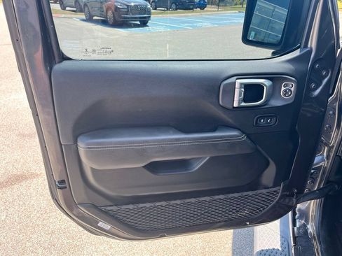 Used 2020 Jeep Gladiator Overland AWD/4WD image 9