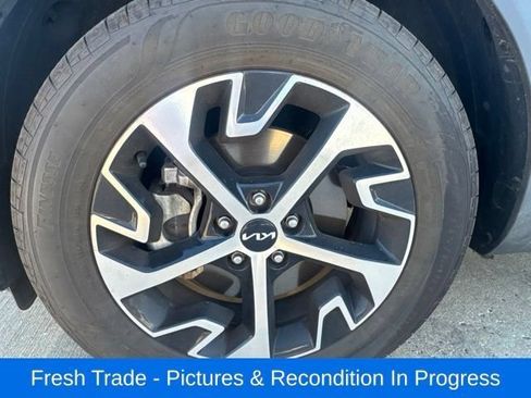 Used 2025 Kia Sportage EX FWD image 9