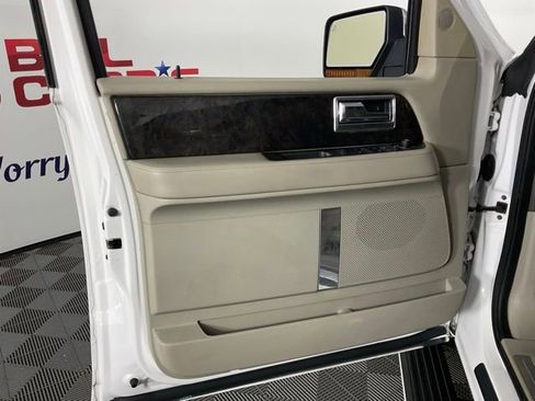 Used 2015 Lincoln Navigator 2WD image 12