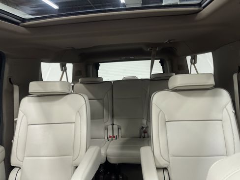 Used 2025 GMC Yukon XL Denali w/ Sun & Power Step Package image 11