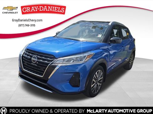 Used 2023 Nissan Kicks SV FWD image 1