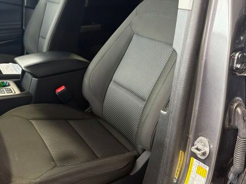 Used 2024 Ford Explorer XLT RWD image 8