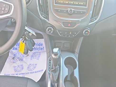 Used 2018 Chevrolet Cruze LT image 11