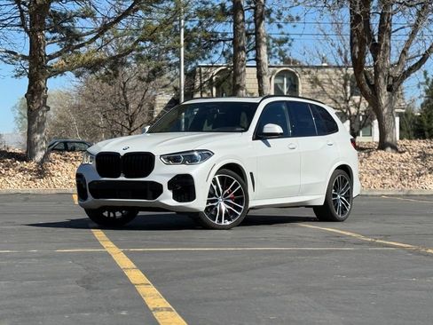 Used 2022 BMW X5 xDrive40i w/ M Sport Package image 1