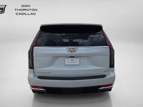 Used 2024 Cadillac Escalade Premium Luxury AWD/4WD image 4