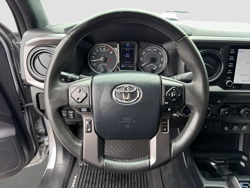 Used 2020 Toyota Tacoma TRD Off-Road AWD/4WD image 10
