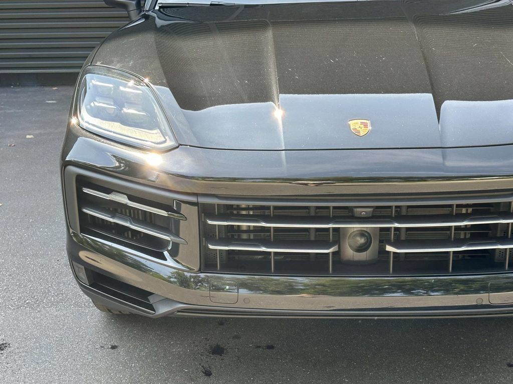 Certified 2026 Porsche Cayenne AWD/4WD image 10