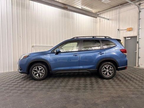 Used 2024 Subaru Forester Premium image 2