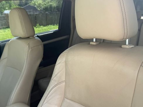 Used 2014 Toyota Highlander XLE FWD image 8