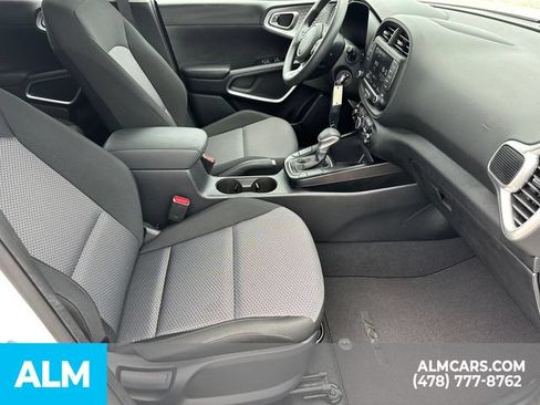 Used 2025 Kia Soul LX w/ LX Technology Package FWD image 15