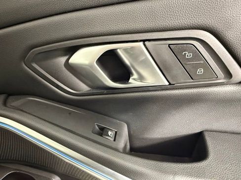 Used 2025 BMW 330i xDrive Sedan w/ Convenience Package image 34