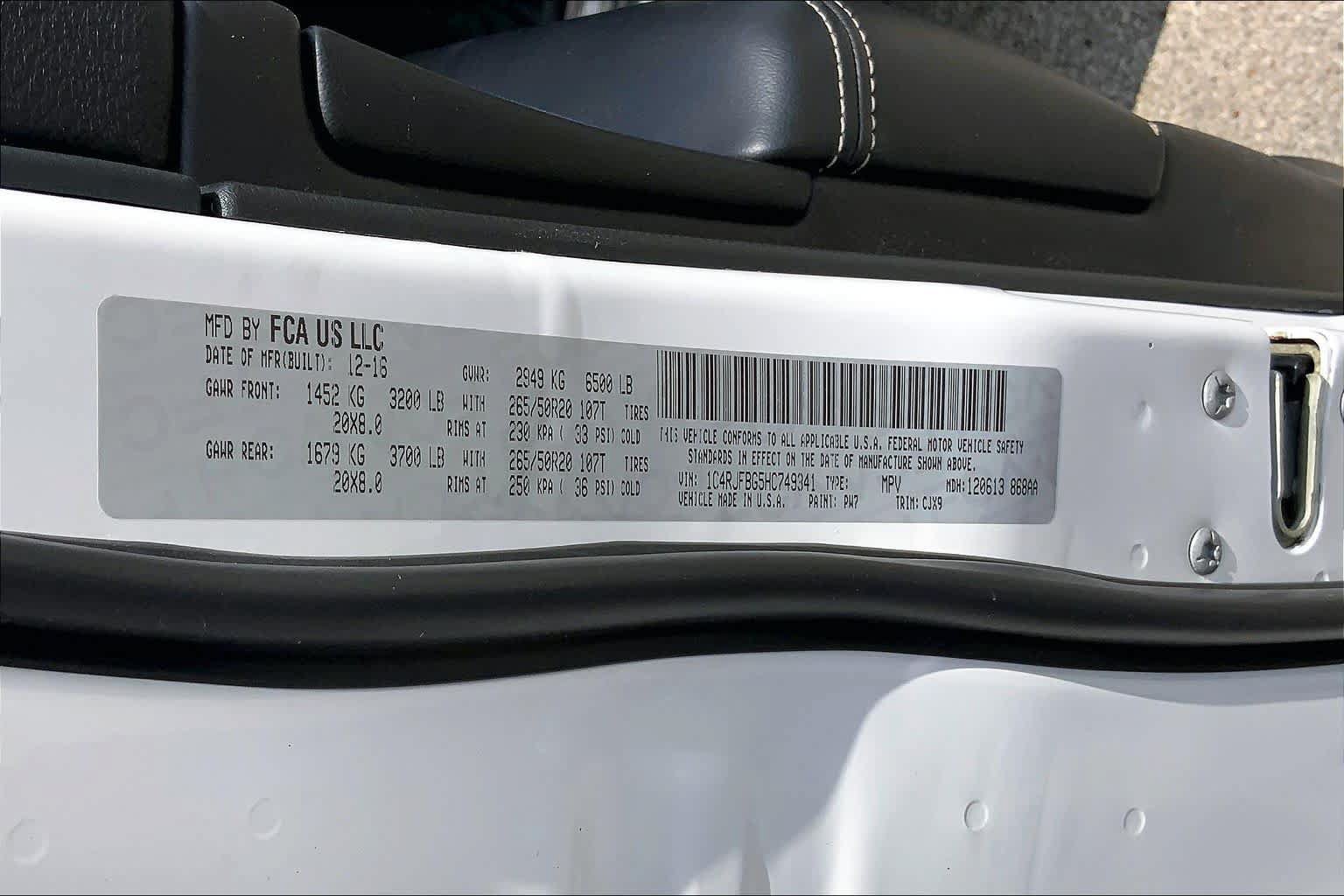 Used 2017 Jeep Grand Cherokee Limited AWD/4WD image 34