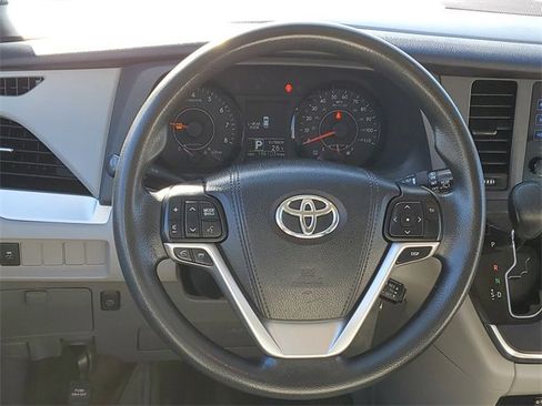 Used 2015 Toyota Sienna LE image 11