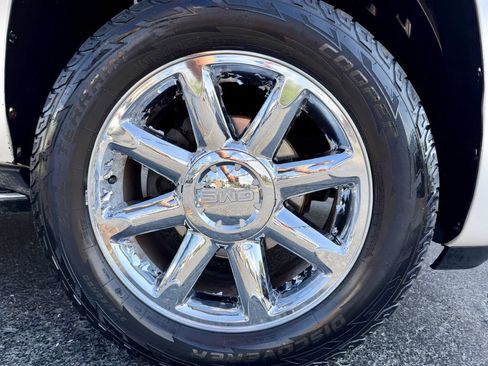 Used 2011 GMC Yukon Denali AWD/4WD image 29