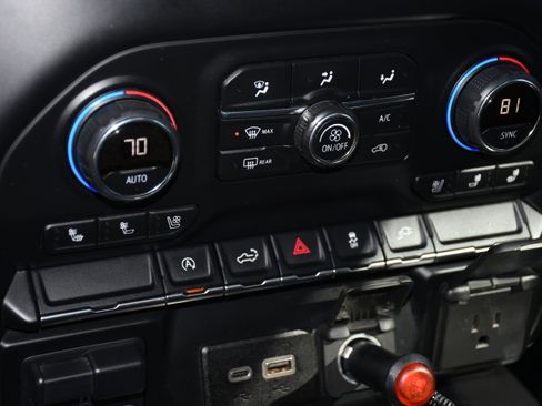 Used 2019 Chevrolet Silverado 1500 LTZ w/ LTZ Convenience Package image 16