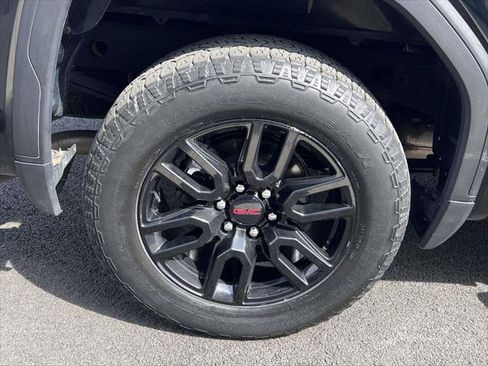 Used 2022 GMC Sierra 1500 Elevation w/ LPO, Elevation Black Package AWD/4WD image 9