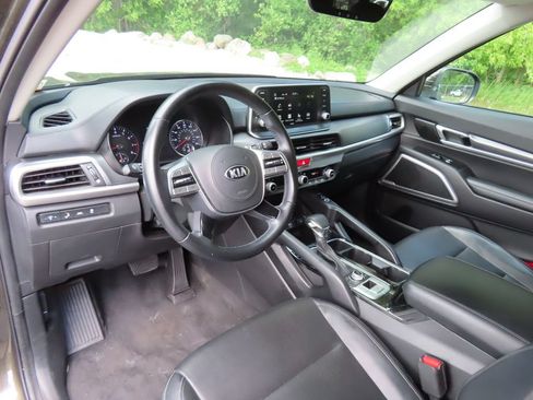 Used 2021 Kia Telluride S AWD/4WD image 23