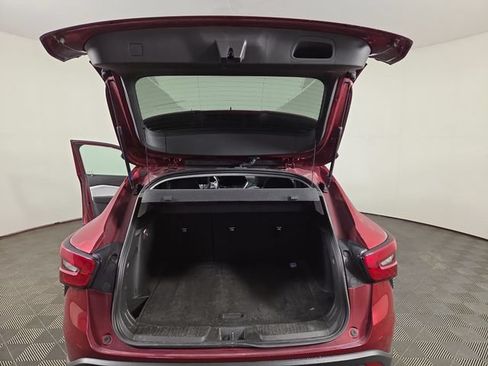 Used 2024 Chevrolet Trax LT w/ LT Convenience Package FWD image 31