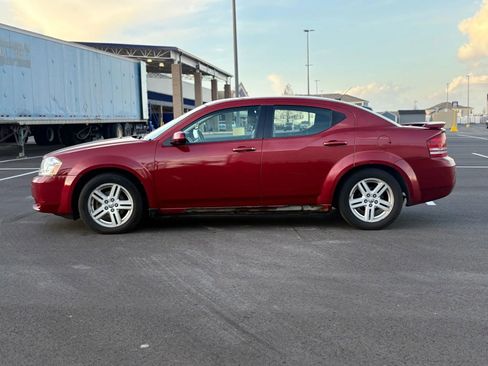Used 2010 Dodge Avenger R/T image 2