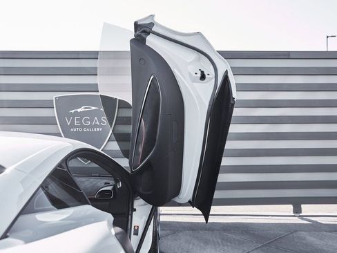 Used 2023 McLaren Artura RWD image 32