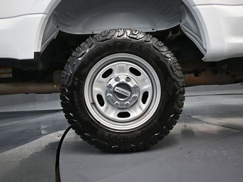 Used 2022 Ford F250 XL w/ Power Equipment Group image 15