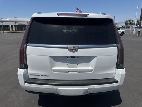 Used 2020 Cadillac Escalade Luxury RWD image 4