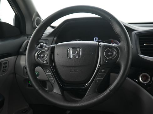 Used 2017 Honda Pilot Touring image 19