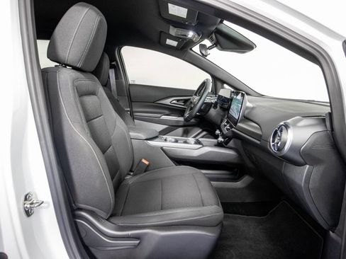 Used 2025 Chevrolet Equinox EV LT w/ Comfort Package FWD image 9