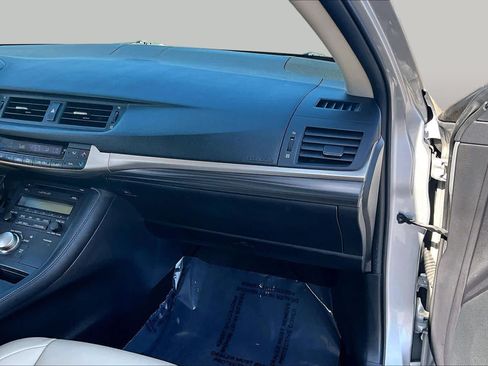 Used 2014 Lexus CT 200h FWD image 18