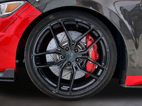Used 2017 Ford Mustang GT w/ GT Performance Package RWD image 8