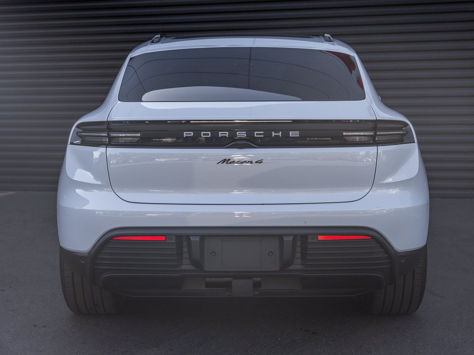 Certified 2025 Porsche Macan 4 Electric AWD/4WD image 8