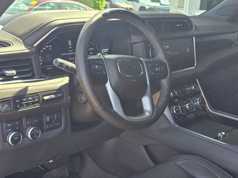 Used 2023 GMC Yukon XL Denali w/ Advanced Technology Package image 7
