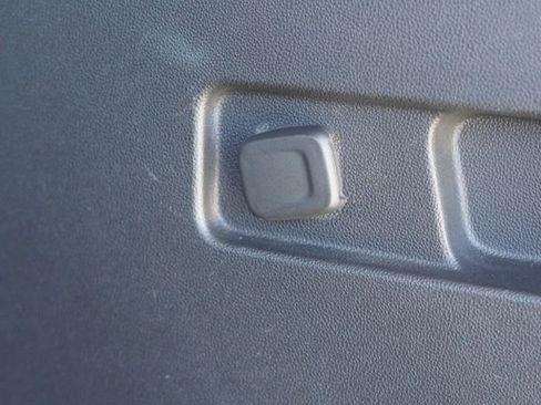 Used 2021 GMC Acadia SLE image 39