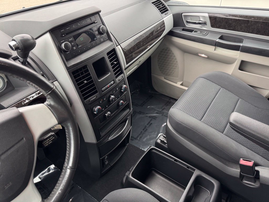 Used 2010 Dodge Grand Caravan SXT FWD image 17