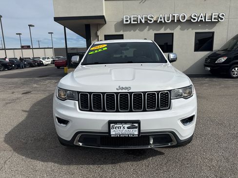 Used 2017 Jeep Grand Cherokee Limited image 3