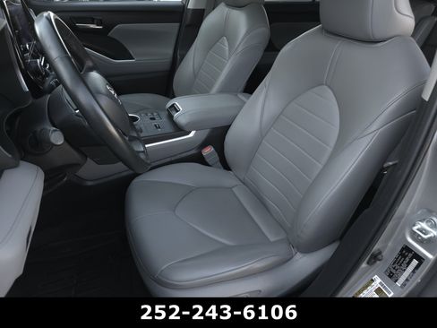 Used 2023 Toyota Highlander XLE FWD image 10
