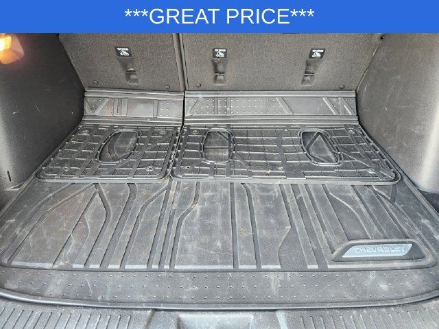 Used 2025 Chevrolet Trax RS w/ Driver Confidence Package FWD image 32