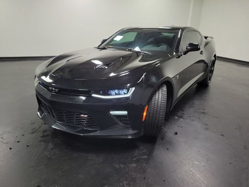 Used 2018 Chevrolet Camaro SS RWD image 5